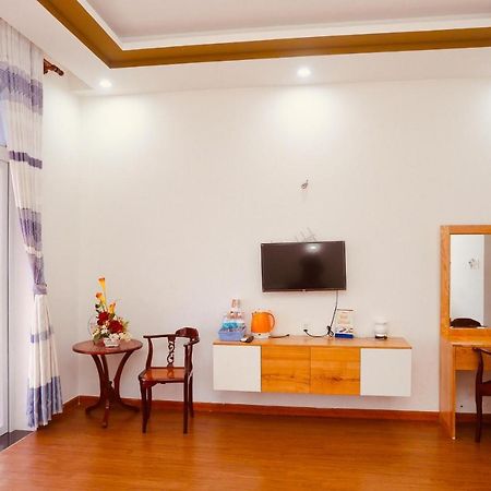 Hotel Đức Thành Chi Khu Co Ong Esterno foto
