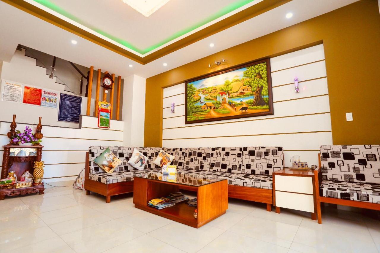 Hotel Đức Thành Chi Khu Co Ong Esterno foto