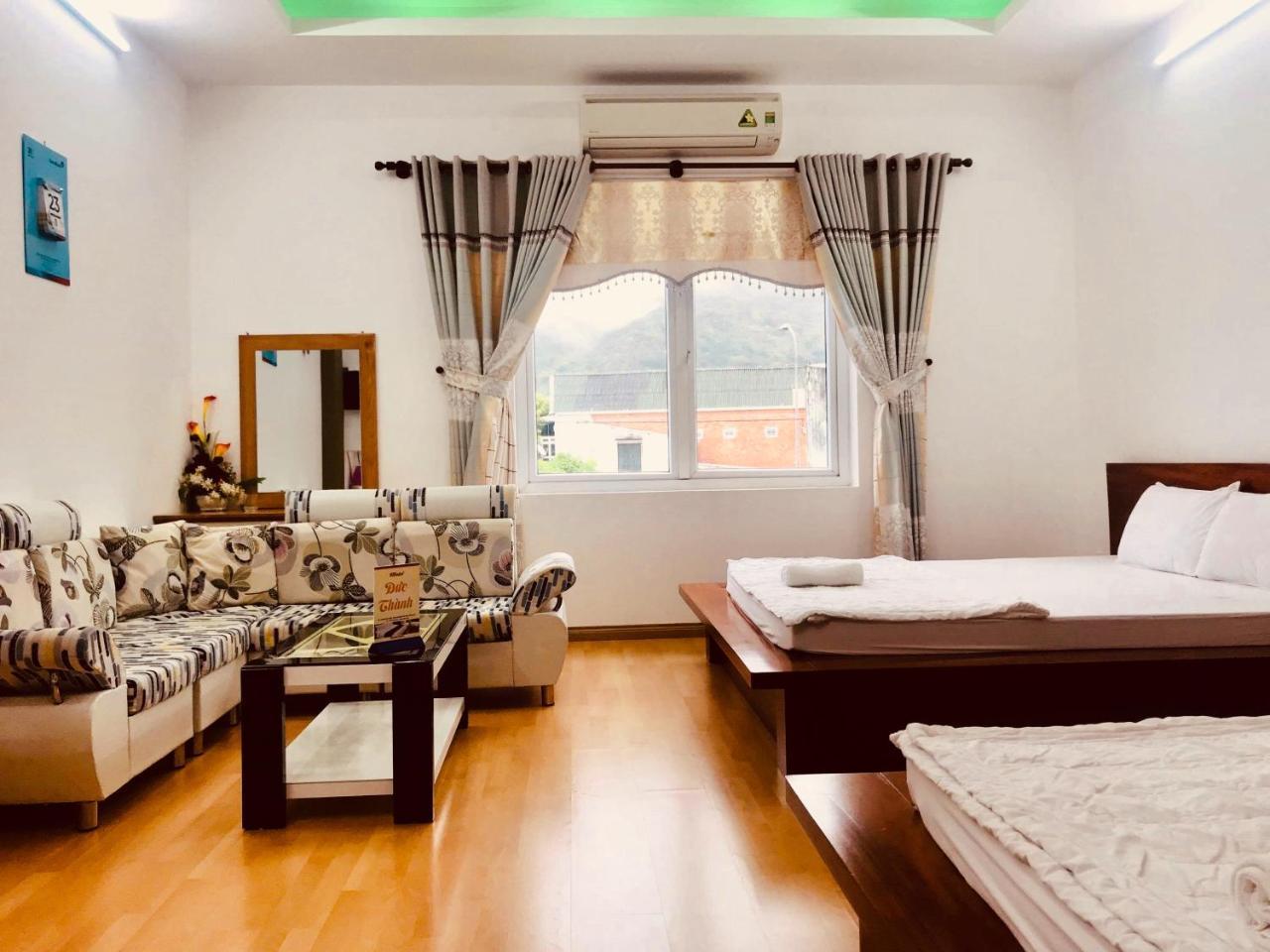 Hotel Đức Thành Chi Khu Co Ong Esterno foto