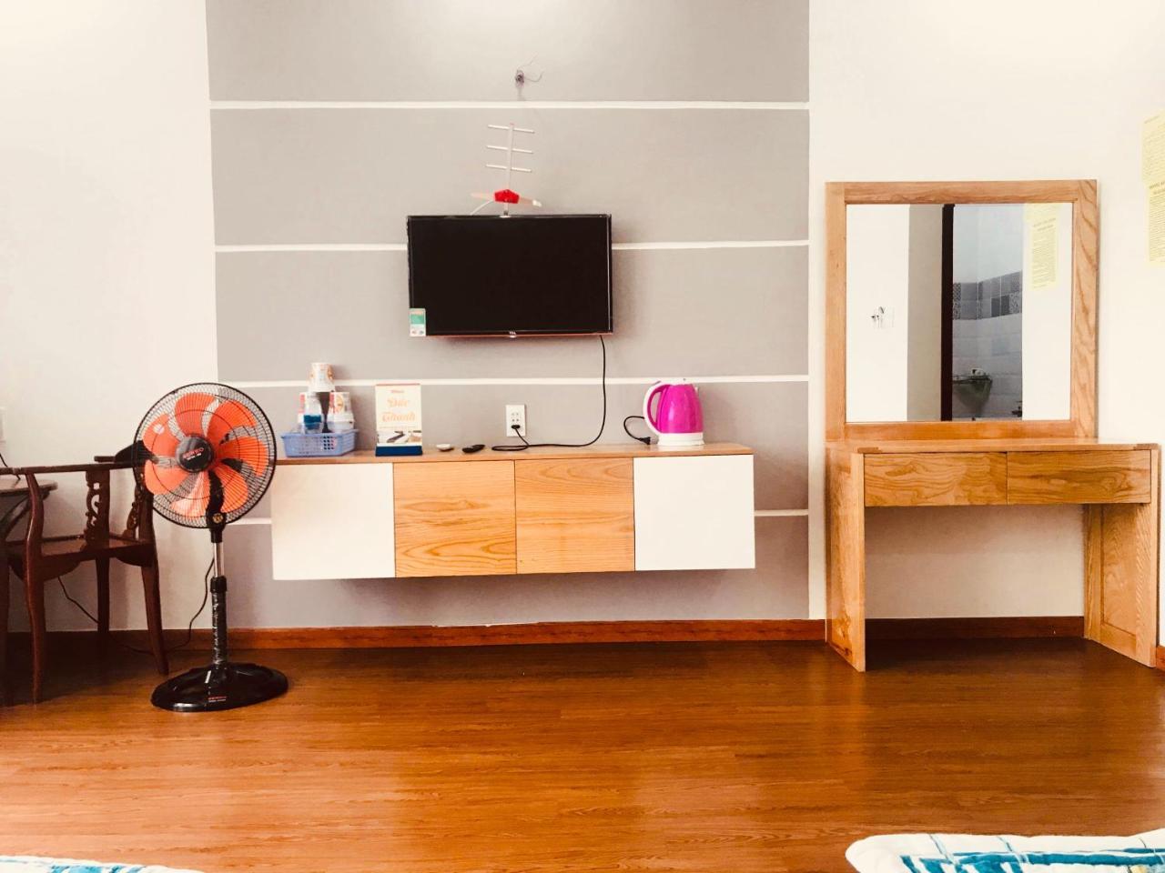 Hotel Đức Thành Chi Khu Co Ong Esterno foto