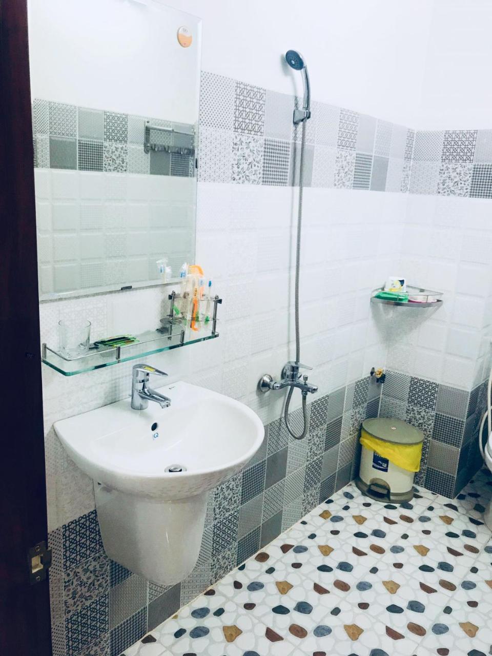 Hotel Đức Thành Chi Khu Co Ong Esterno foto